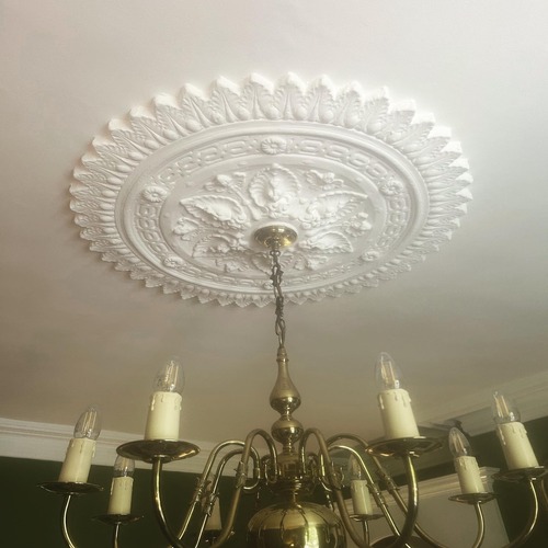complex rose cornice with candelabra