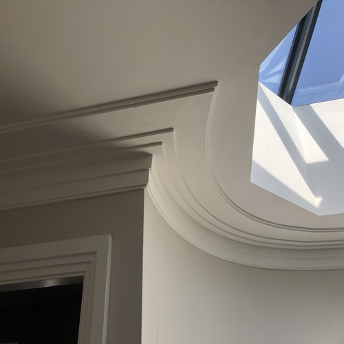 curved cornicing