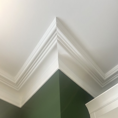 cornice round an exterior corner
