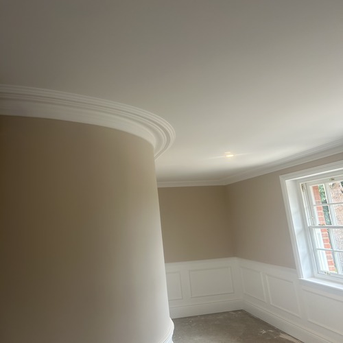 Circular cornice