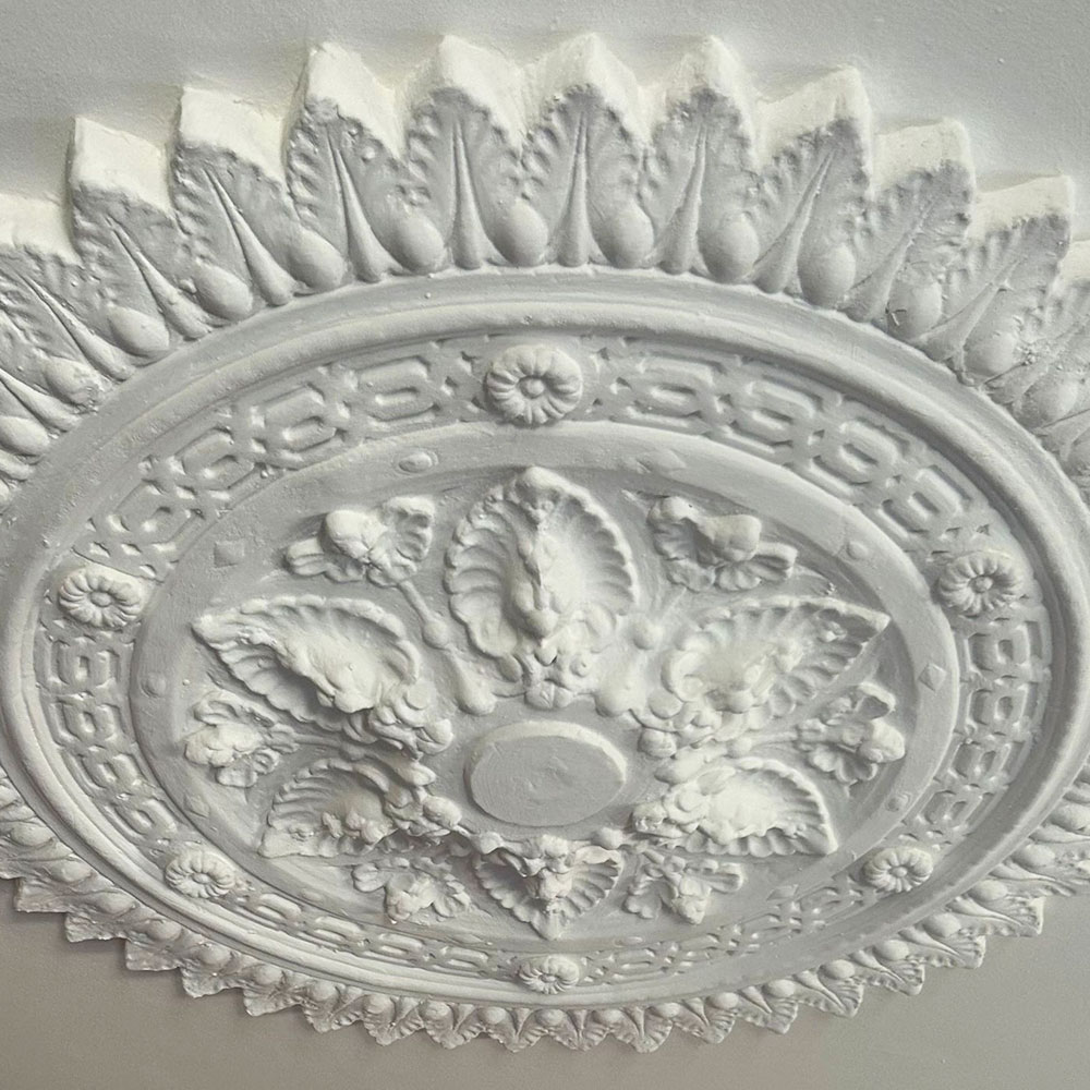 complex ceiling rose cornicing